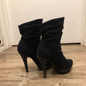 💕Black Suede Booties 💕